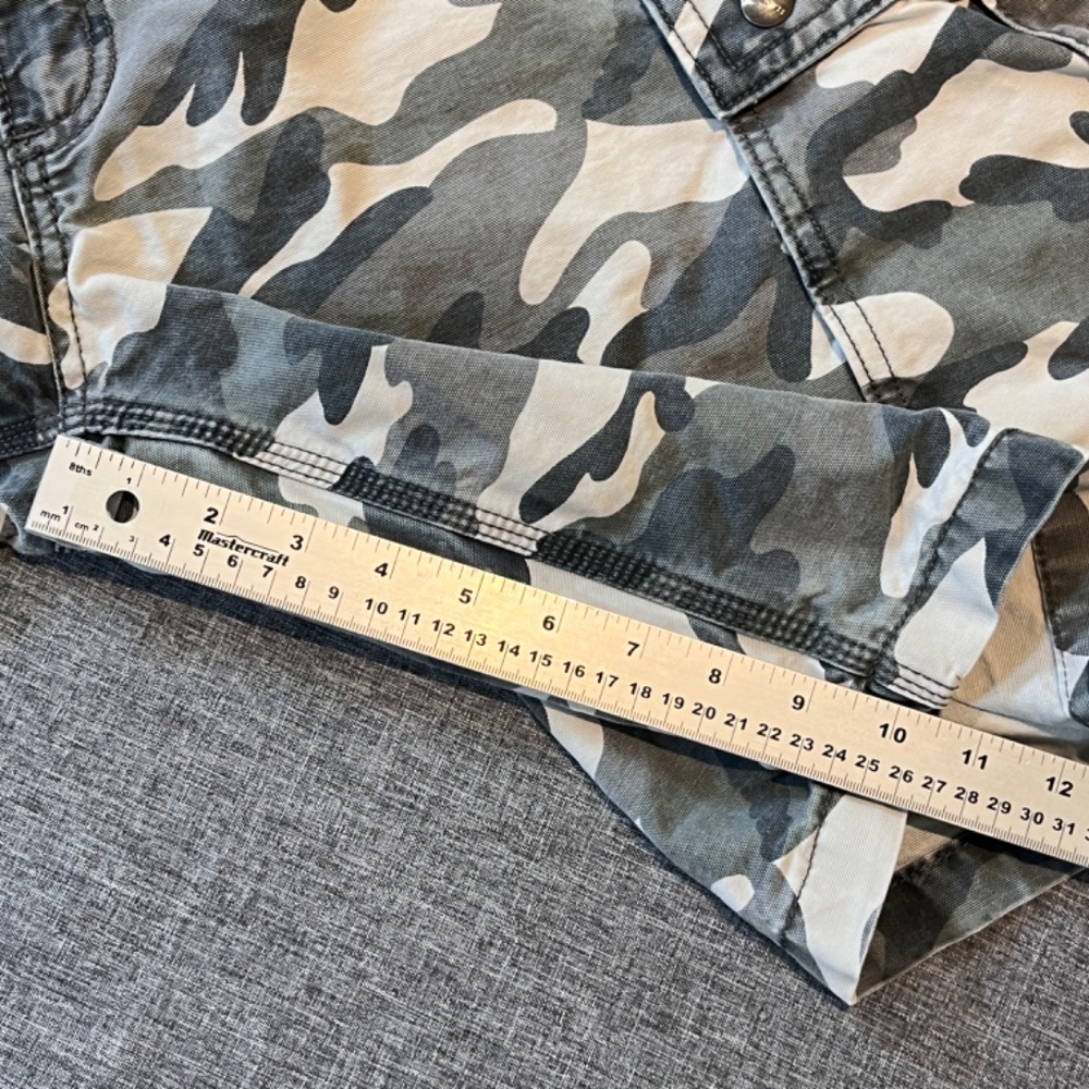 Carhartt Camo Relaxed Fit Cargo Short - Men's Size 38 - Green - Picture 5 of 7